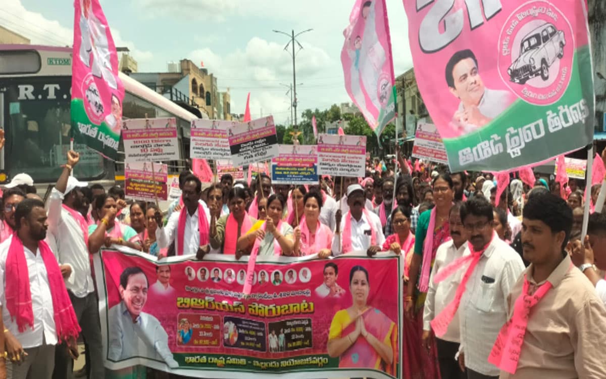 కాంగ్రెస్ పాల నలో సామాన్యుల కు సంక్షేమం దూరం